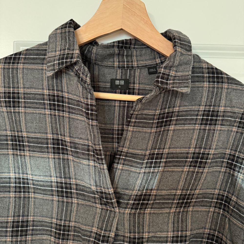 Uniqlo Gray Plaid Shirt